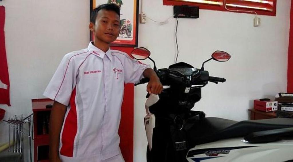 Kisah Gigih Anak SMK Tri Mitra Kotabaru Buka Bengkel 