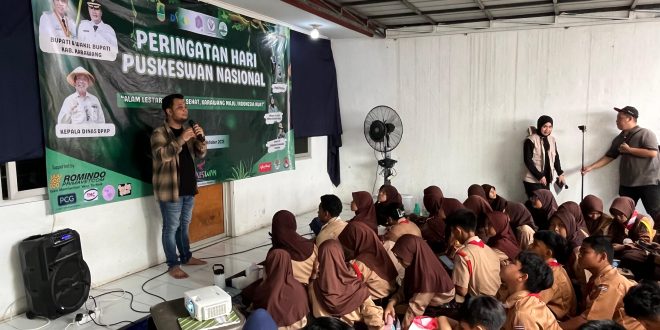 Dihari Puskeswan Nasional, DPKP Karawang Hadirkan Panji Petualang untuk Edukasi Pelajar