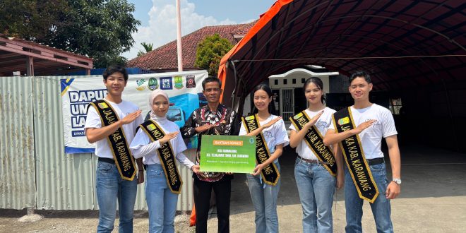 Paguyuban Mojang Jajaka Ikut Bantu Korban Banjir Karangligar