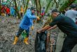 Ketua DPRD Karawang Ikuti Giat Kerja Bakti Bersihkan Pantai Tangkolak Cilamaya